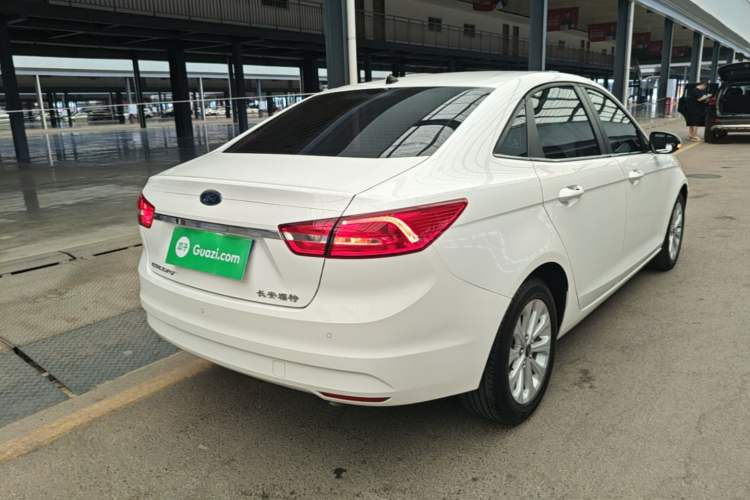 Used Ford Escort 2015 1.5L Automatic Fashion Model Rear Right 45 Deg