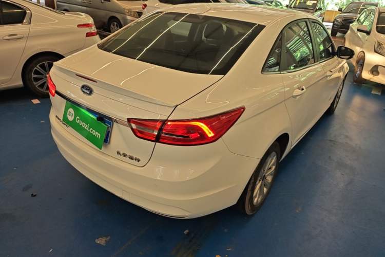 Used Ford Escort 2015 1.5L Automatic Fashion Model Rear Right 45 Deg