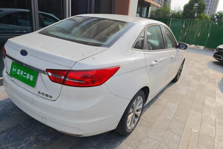 Used Ford Escort 2015 1.5L Automatic Fashion Model Rear Right 45 Deg