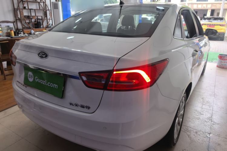 Used Ford Escort 2015 1.5L Automatic Fashion Model Rear Right 45 Deg