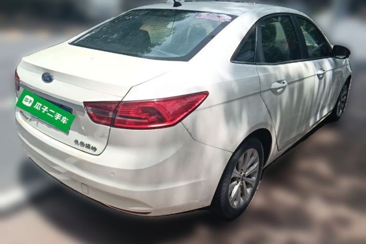 Used Ford Escort 2015 1.5L Automatic Fashion Model Rear Right 45 Deg