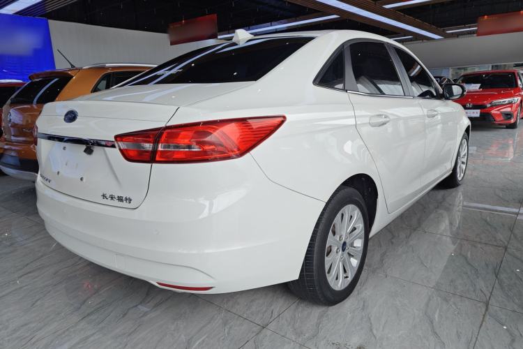 Used Ford Escort 2015 1.5L Manual Fashion Edition Rear Right 45 Deg