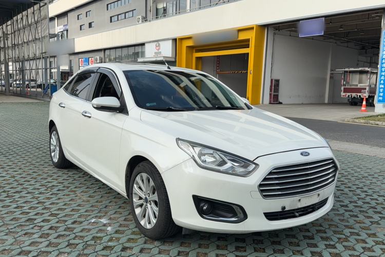 Used Ford Escort 2015 1.5L Automatic Fashion Model Rear Right 45 Deg
