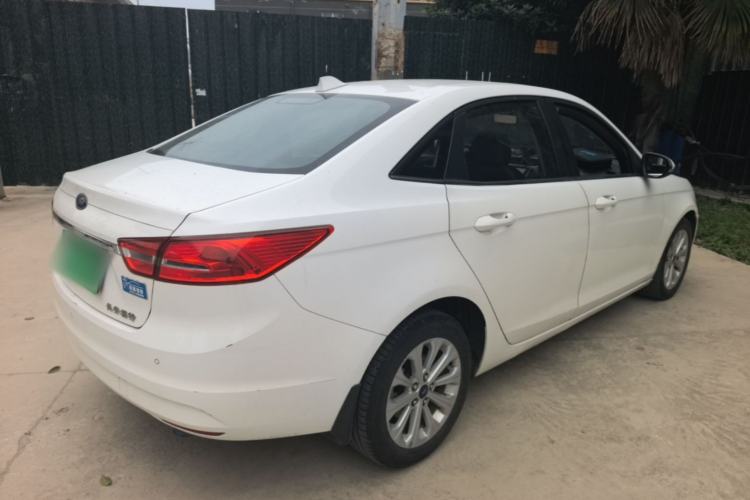 Used Ford Escort 2015 1.5L Automatic Fashion Model Rear Right 45 Deg