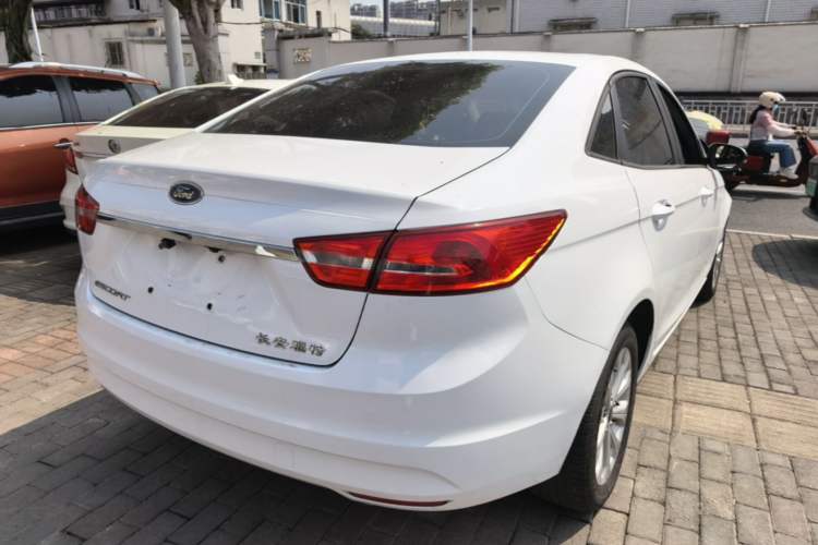 Used Ford Escort 2015 1.5L Automatic Fashion Model Rear Right 45 Deg