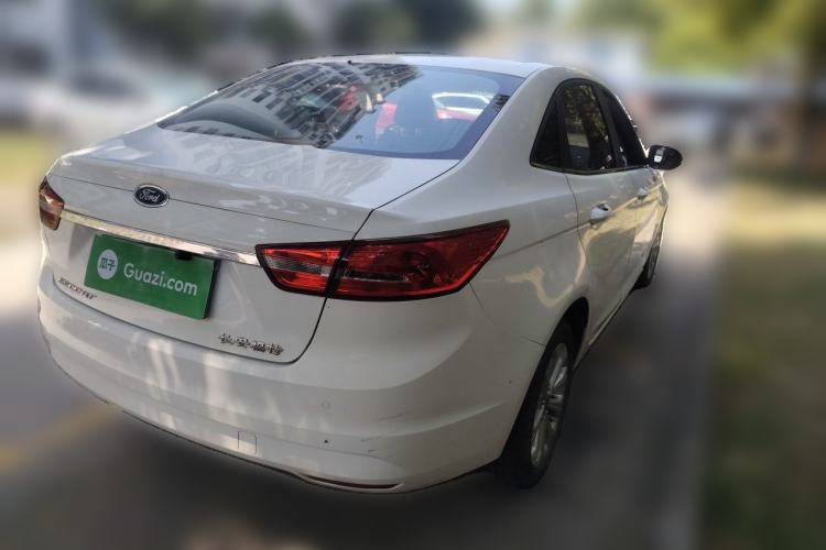 Used Ford Escort 2015 1.5L Automatic Fashion Model Rear Right 45 Deg