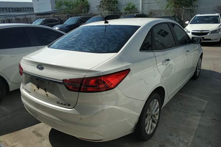 Used Ford Escort 2015 1.5L Automatic Fashion Model Rear Right 45 Deg