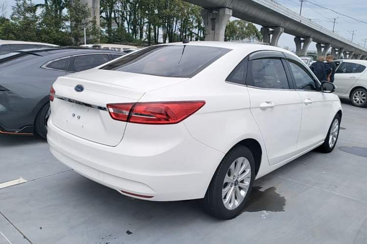 Used Ford Escort 2015 1.5L Automatic Fashion Model Rear Right 45 Deg