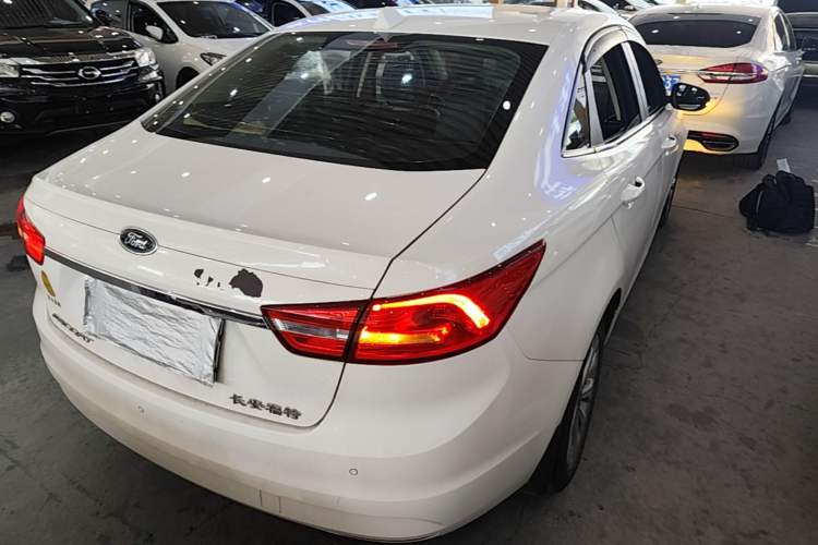 Used Ford Escort 2015 1.5L Automatic Fashion Model Rear Right 45 Deg