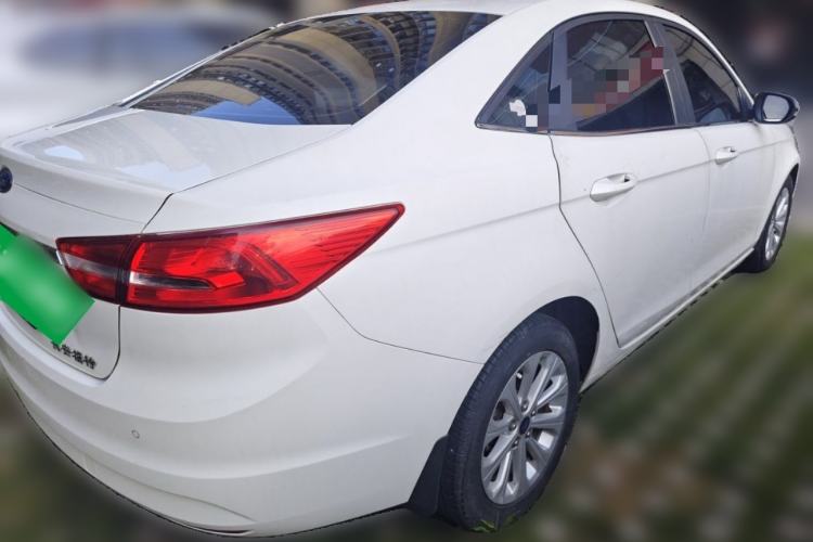 Used Ford Escort 2015 1.5L Automatic Fashion Model Rear Right 45 Deg