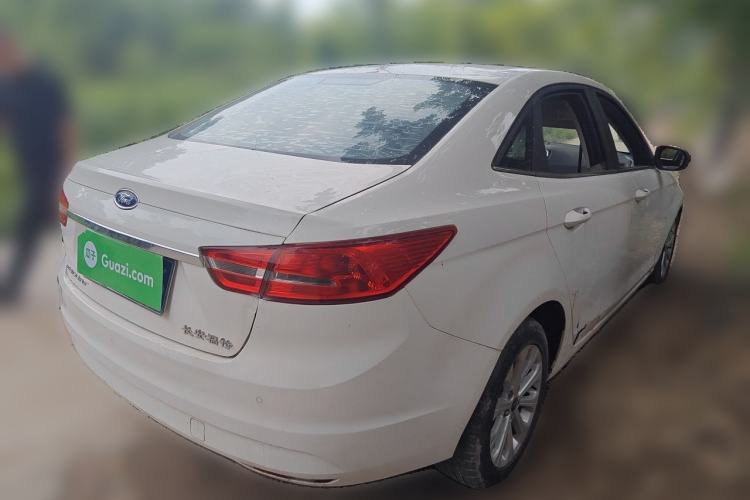 Used Ford Escort 2015 1.5L Automatic Fashion Model Rear Right 45 Deg