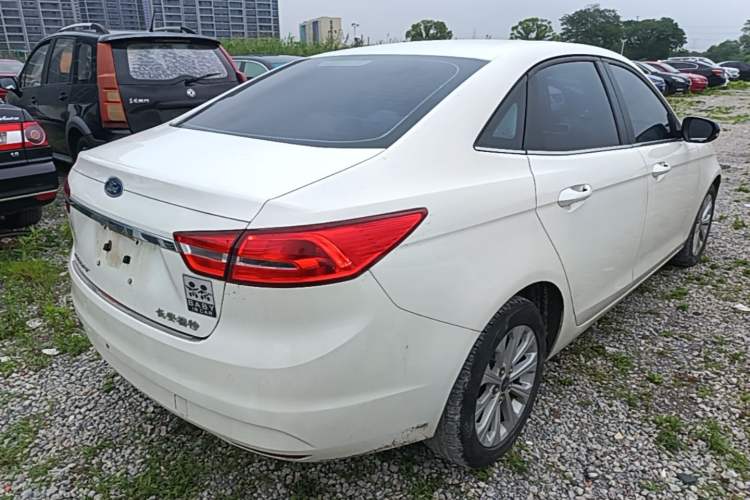 Used Ford Escort 2015 1.5L Automatic Fashion Model Rear Right 45 Deg
