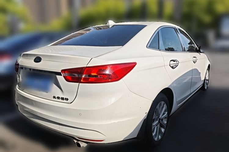 Used Ford Escort 2015 1.5L Automatic Fashion Model Rear Right 45 Deg