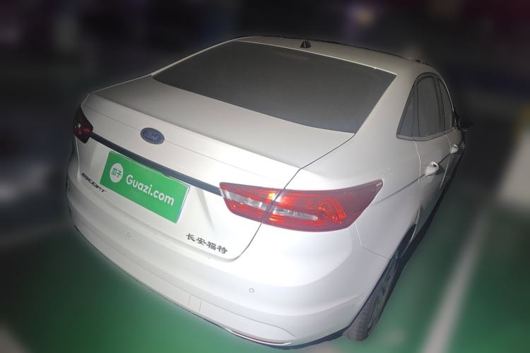 Used Ford Escort 2015 1.5L Automatic Fashion Model Rear Right 45 Deg