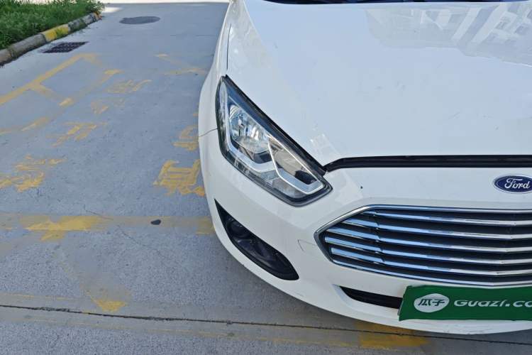 Used Ford Escort 2015 1.5L Automatic Comfort Edition Right Front Headlight
