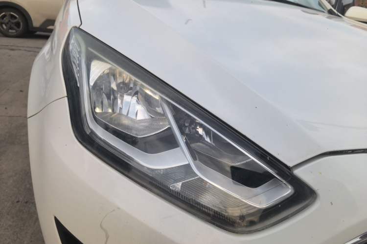 Used Ford Escort 2015 1.5L Automatic Comfort Edition Right Front Headlight