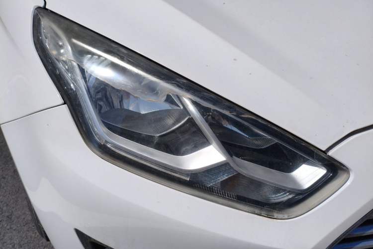 Used Ford Escort 2015 1.5L Automatic Comfort Edition Right Front Headlight