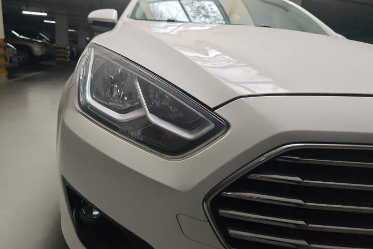 Used Ford Escort 2015 1.5L Automatic Comfort Edition Right Front Headlight
