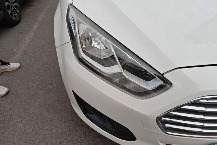 Used Ford Escort 2015 1.5L Manual Comfort Model Right Front Headlight