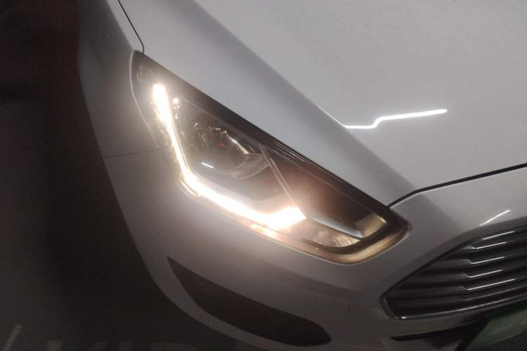 Used Ford Escort 2015 1.5L Manual Comfort Model Right Front Headlight