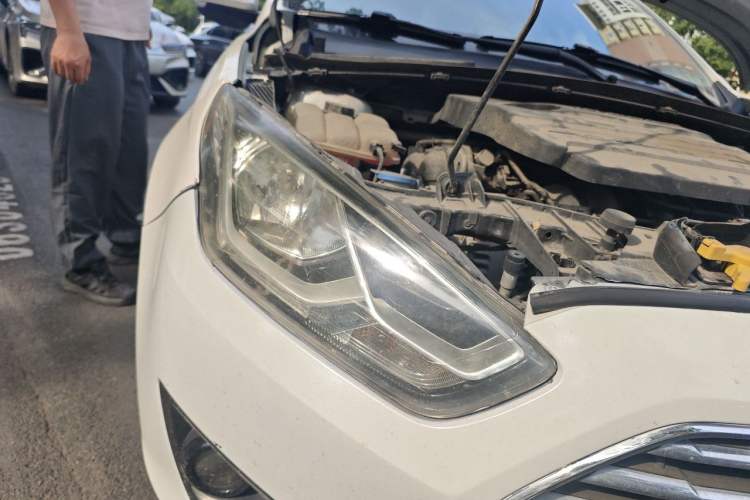Used Ford Escort 2015 1.5L Automatic Fashion Model Right Front Headlight