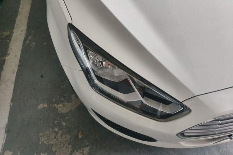 Used Ford Escort 2015 1.5L Automatic Comfort Edition Right Front Headlight