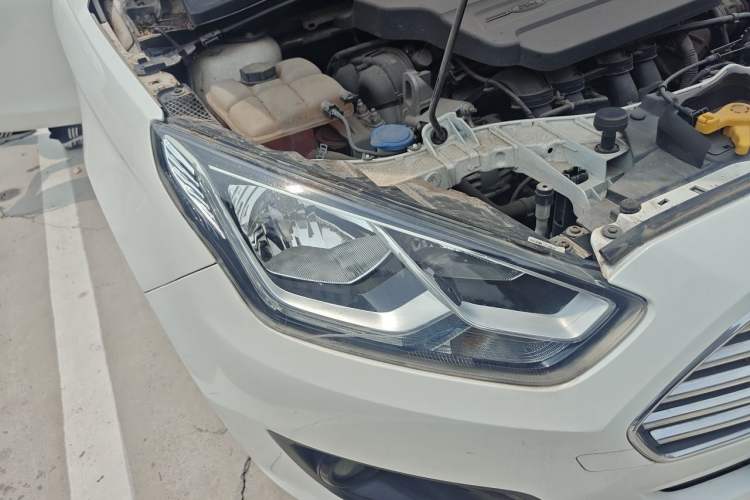 Used Ford Escort 2015 1.5L Manual Comfort Model Right Front Headlight