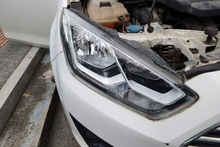 Used Ford Escort 2015 1.5L Manual Comfort Model Right Front Headlight