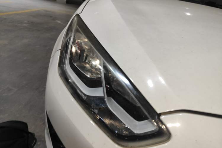 Used Ford Escort 2015 1.5L Automatic Comfort Edition Right Front Headlight