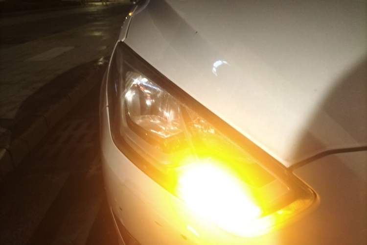 Used Ford Escort 2015 1.5L Automatic Comfort Edition Right Front Headlight