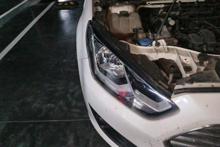 Used Ford Escort 2015 1.5L Automatic Comfort Edition Right Front Headlight