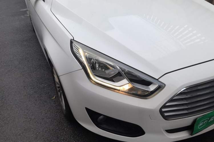 Used Ford Escort 2015 1.5L Manual Comfort Model Right Front Headlight