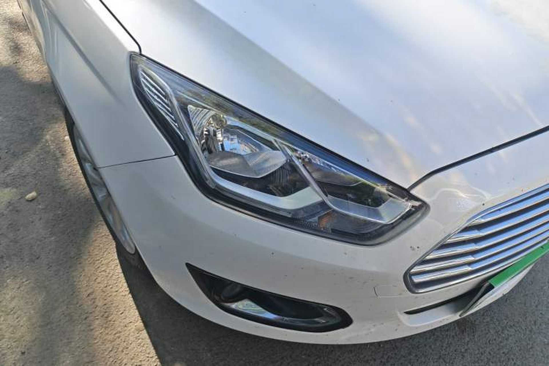 Used Ford Escort 2015 1.5L Automatic Fashion Model Right Front Headlight