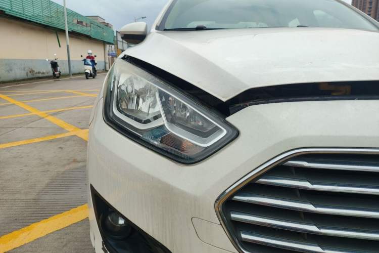 Used Ford Escort 2015 1.5L Automatic Comfort Edition Right Front Headlight