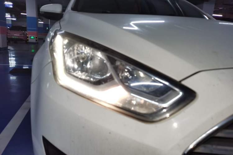 Used Ford Escort 2015 1.5L Manual Comfort Model Right Front Headlight