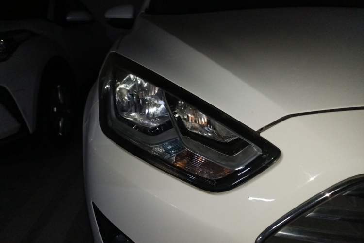 Used Ford Escort 2015 1.5L Automatic Comfort Edition Right Front Headlight