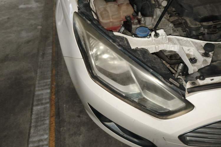 Used Ford Escort 2015 1.5L Automatic Fashion Model Right Front Headlight