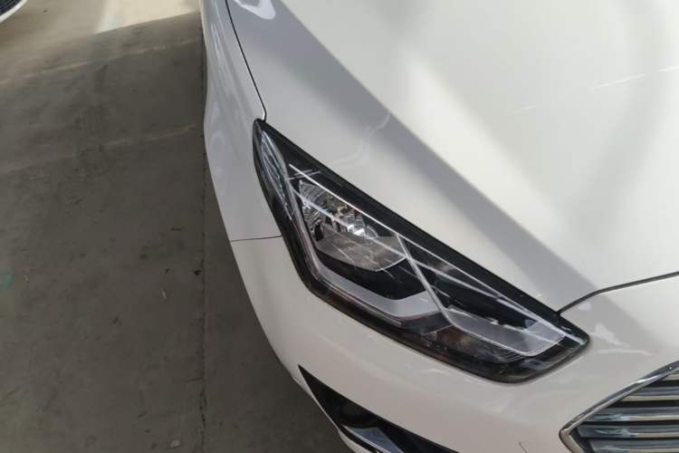 Used Ford Escort 2015 1.5L Manual Fashion Edition Right Front Headlight