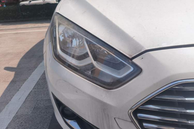 Used Ford Escort 2015 1.5L Automatic Fashion Model Right Front Headlight