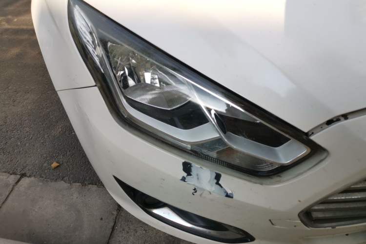 Used Ford Escort 2015 1.5L Manual Fashion Edition Right Front Headlight