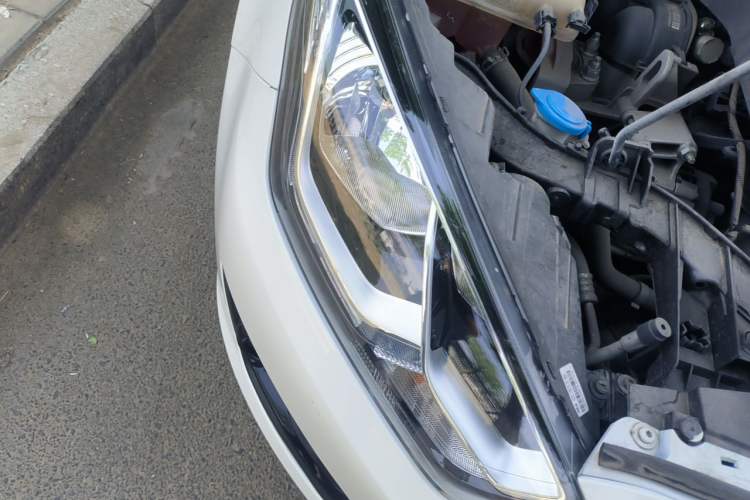 Used Ford Escort 2015 1.5L Automatic Comfort Edition Right Front Headlight