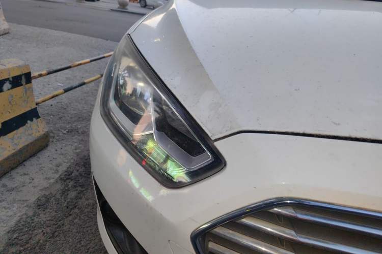 Used Ford Escort 2015 1.5L Manual Comfort Model Right Front Headlight