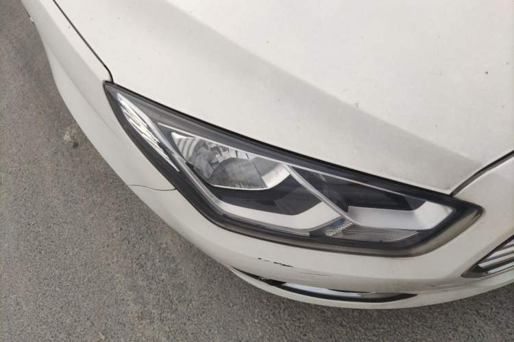 Used Ford Escort 2015 1.5L Automatic Fashion Model Right Front Headlight
