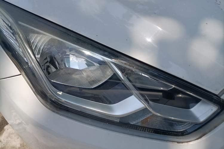 Used Ford Escort 2015 1.5L Automatic Comfort Edition Right Front Headlight