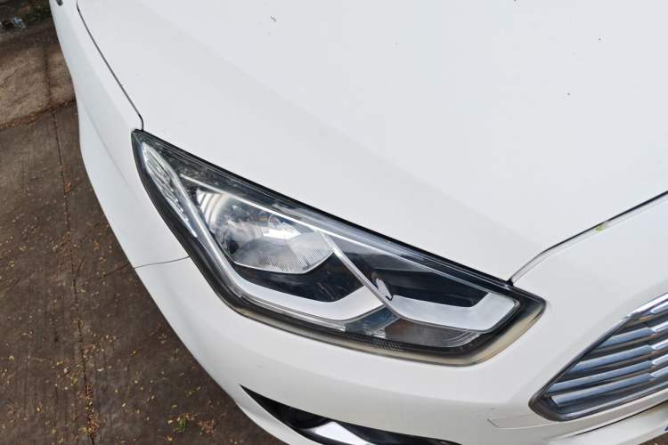 Used Ford Escort 2015 1.5L Automatic Fashion Model Right Front Headlight