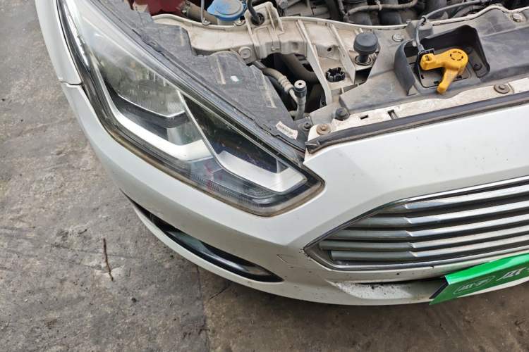 Used Ford Escort 2015 1.5L Automatic Fashion Model Right Front Headlight