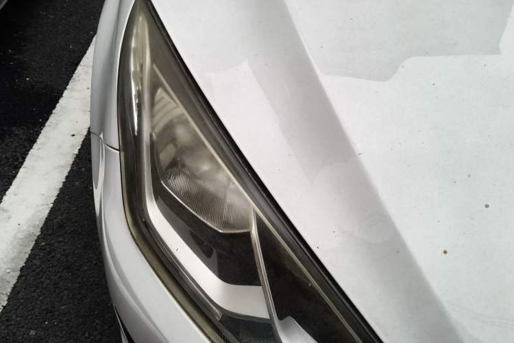 Used Ford Escort 2015 1.5L Automatic Fashion Model Right Front Headlight
