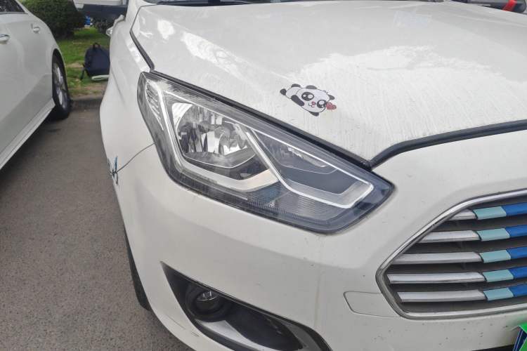 Used Ford Escort 2015 1.5L Automatic Fashion Model Right Front Headlight