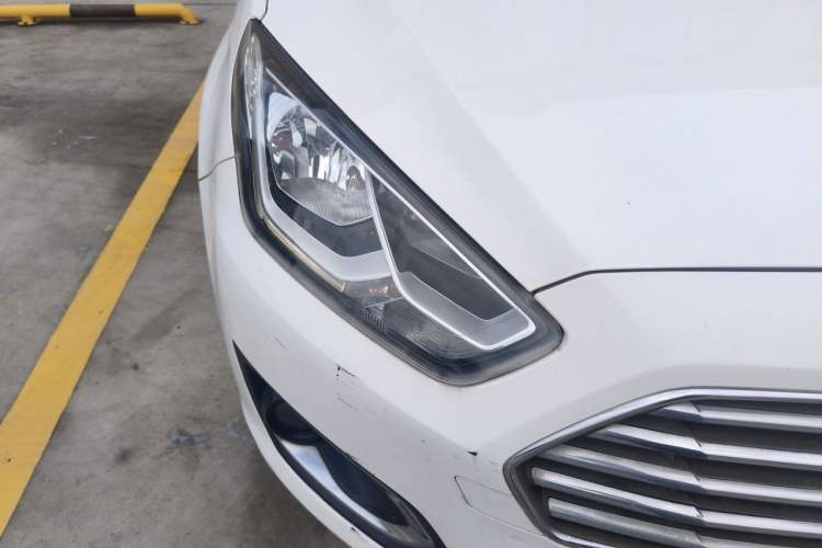 Used Ford Escort 2015 1.5L Manual Fashion Edition Right Front Headlight
