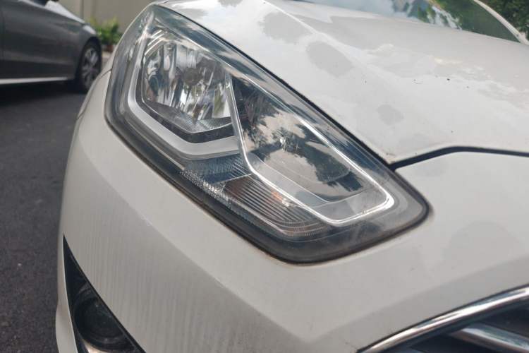 Used Ford Escort 2015 1.5L Automatic Fashion Model Right Front Headlight